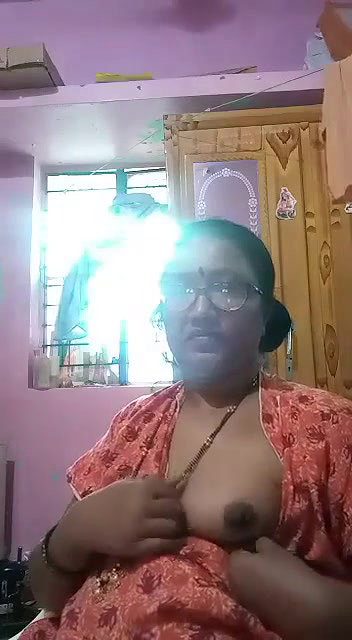 Indian mature aunty showing boobs to lover