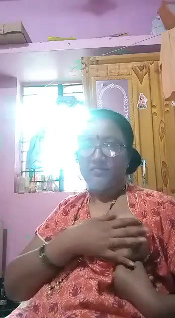 Indian mature aunty showing boobs to lover