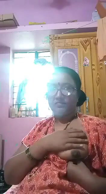 Indian mature aunty showing boobs to lover