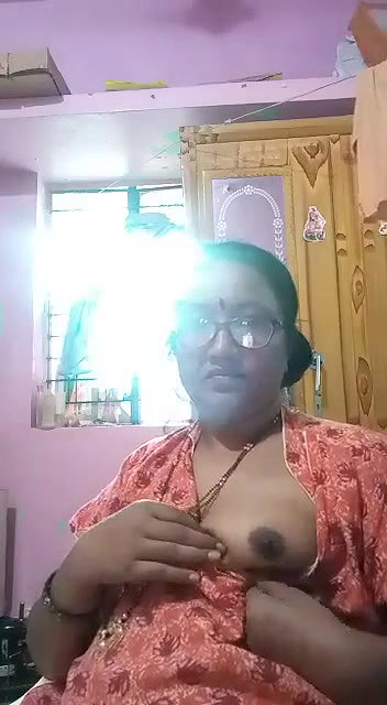 Indian mature aunty showing boobs to lover