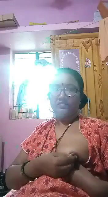 Indian mature aunty showing boobs to lover