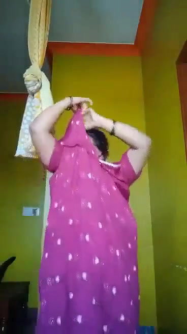 Milk tanker bhabhi removing nighty viral clip