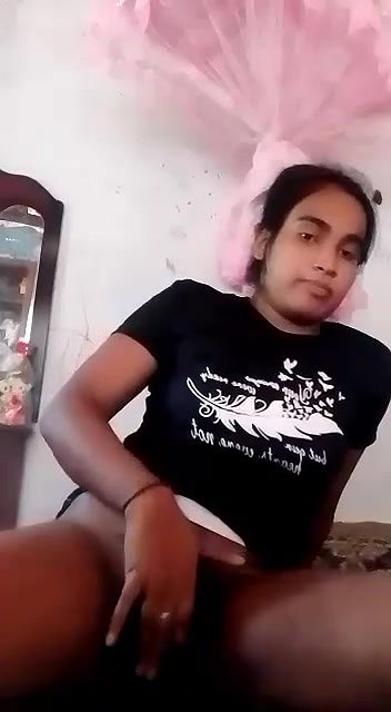 Indian horny girl fingering pussy viral clip