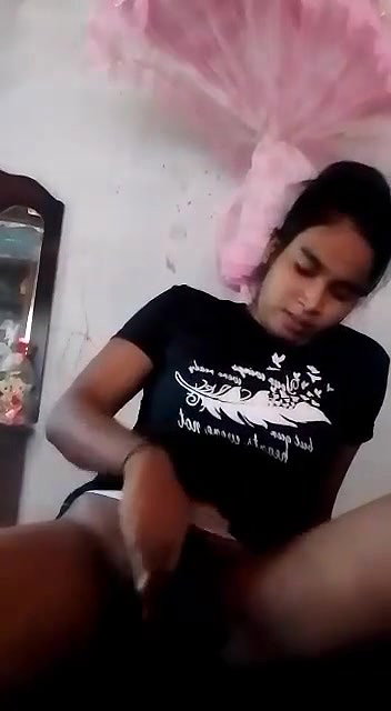 Indian horny girl fingering pussy viral clip