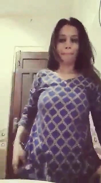 Indian escort girl topless seduction viral clip