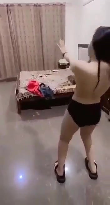 Naked paki girl dancing
