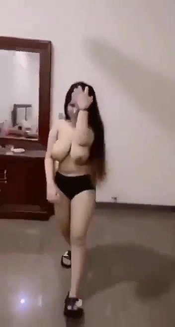 Naked paki girl dancing