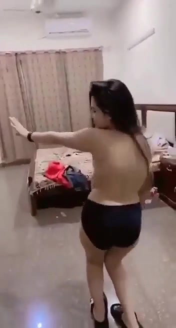 Naked paki girl dancing