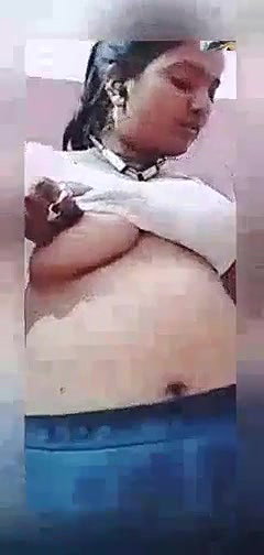 Indian bhabhi sex tease big boobs on video call