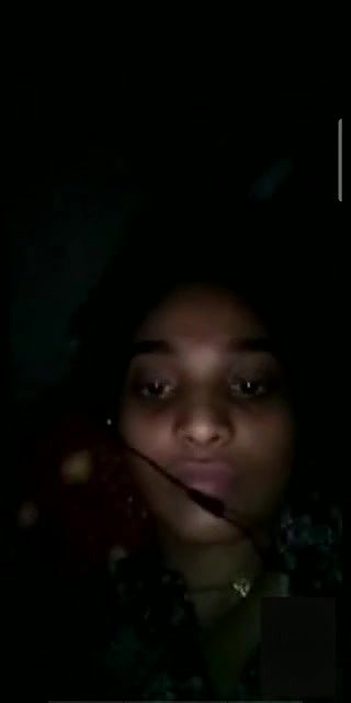 Desisex girl small boobs show in whatsapp