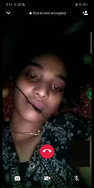 Desisex girl small boobs show in whatsapp