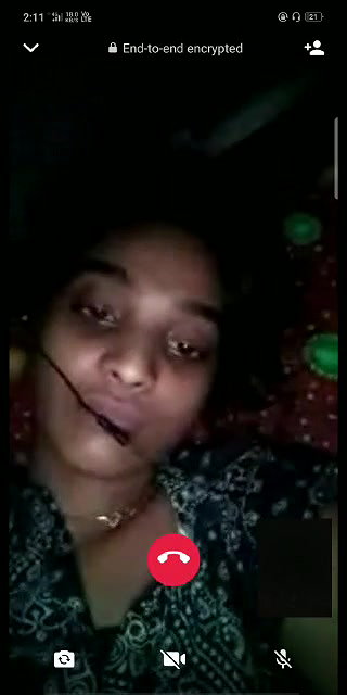 Desisex girl small boobs show in whatsapp