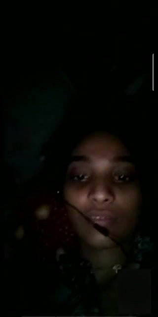 Desisex girl small boobs show in whatsapp