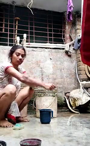 Jabalpur desi young girl nude bath viral clip