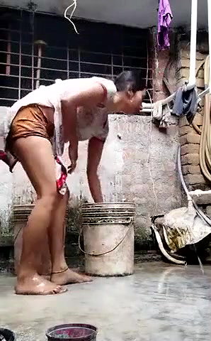 Jabalpur desi young girl nude bath viral clip