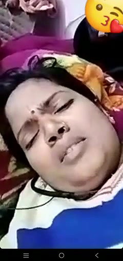 Desi video call bhabhi showing boobs and pussy