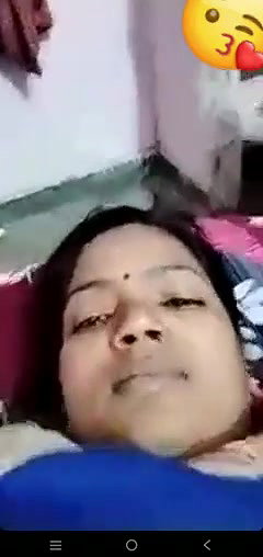 Desi video call bhabhi showing boobs and pussy
