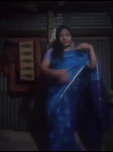 Desi bhabhi stripping saree and showing boobs