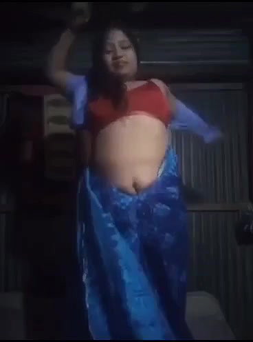 Desi bhabhi stripping saree and showing boobs