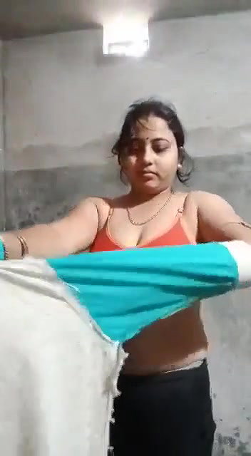 Bengali boudi sex mood naked in bathroom