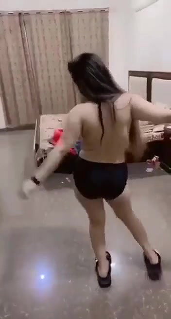 Pakistani sex slut dancing topless viral clip