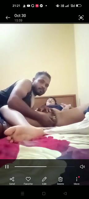 Desi girlfriend pussy fucking with cucumber viral MMS
