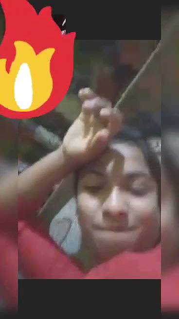 Bengali girl showing big round boobs viral clip