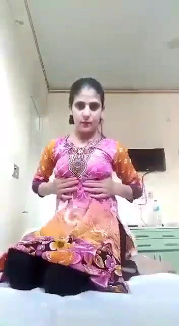 Pashto Girl Showing Boobs Viral MMS Streaming