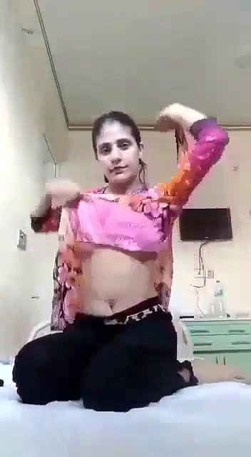 Pashto Girl Showing Boobs Viral MMS Streaming