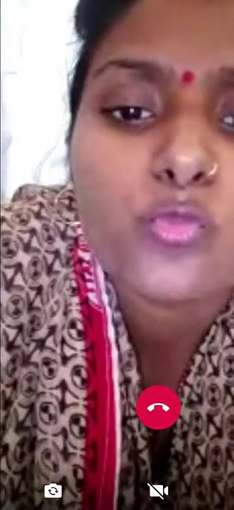 Indian Dehati Bhabhi pussy show on selfie