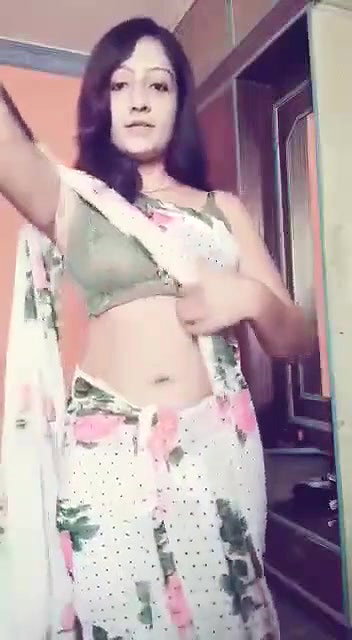 Horny Wife Remove Clothes Showing Fingering