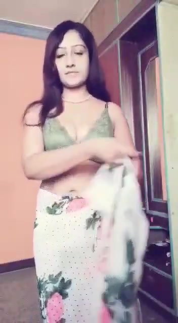 Horny Wife Remove Clothes Showing Fingering