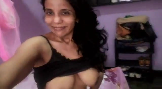 Aunty Showing For Lover