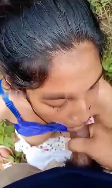 Cute Village Girl Having Outdoor Blowjob