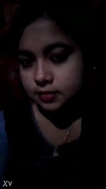 Cute Desi Village Girl Topless Cam Show