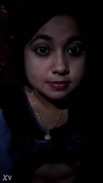 Cute Desi Village Girl Topless Cam Show