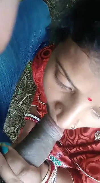 Desi Bhabhi Giving Blowjob Outdoors MMS