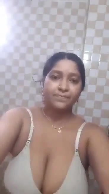 big boobs bhabhi nude bath for secret lover