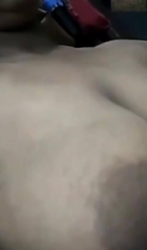 Mallu chechi exposing nude body to friend