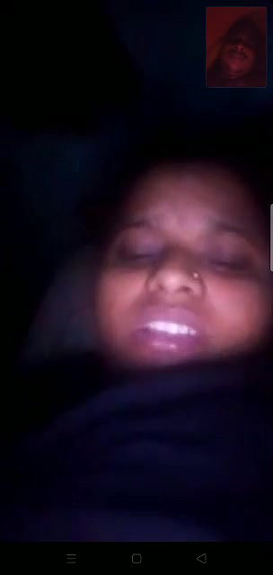 bhabhi showing boobs and pussy on whatsapp