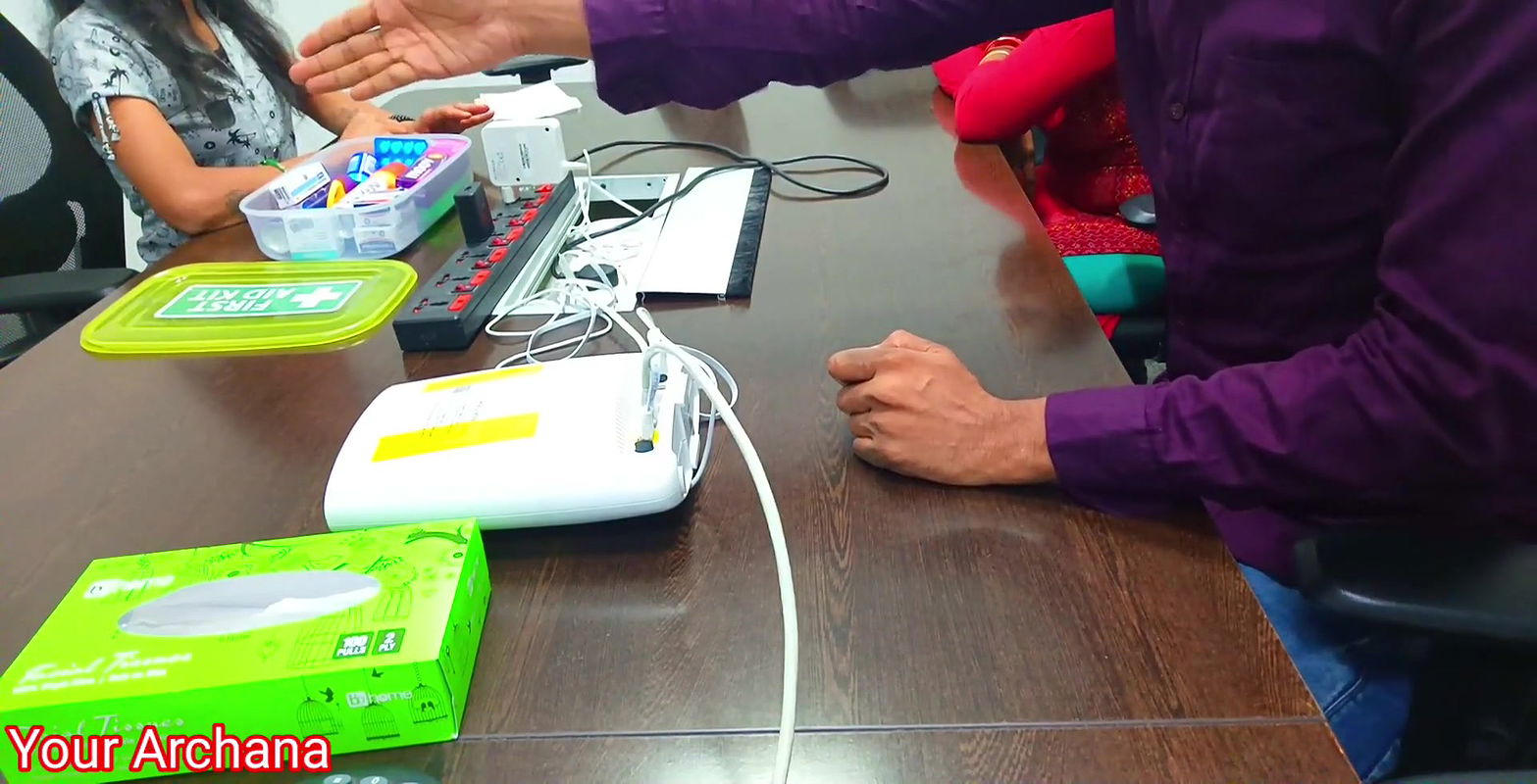 Clinic pe Doctor Samne mein Apni Biwi ko Chudai Kiya with hindi audio Your Archana