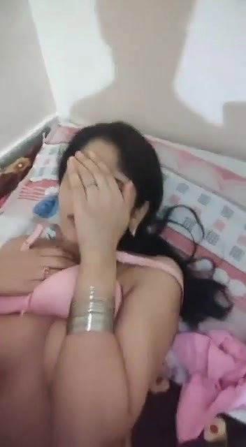 beautiful Bhabhi captured nude by lover