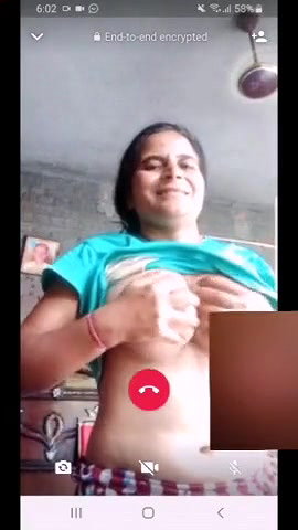 Desi village bhabhi showing private body parts