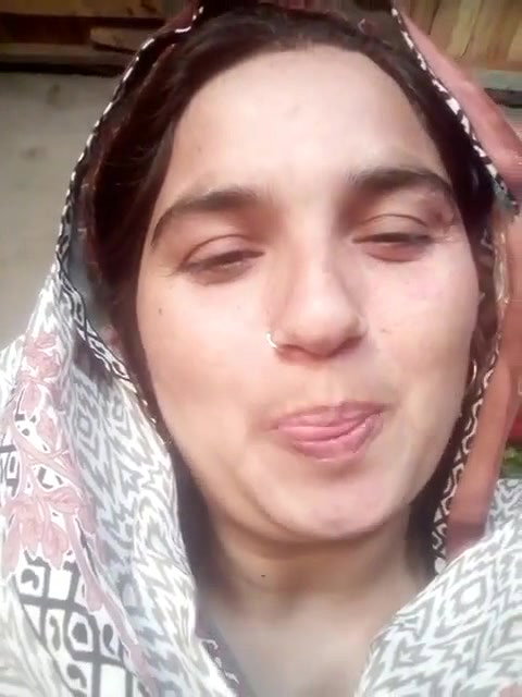 Paki Pashto bhabhi seducing with big boobs