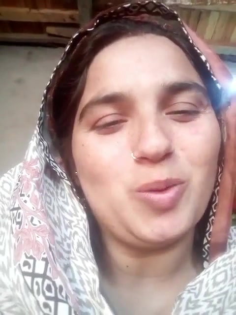 Paki Pashto bhabhi seducing with big boobs