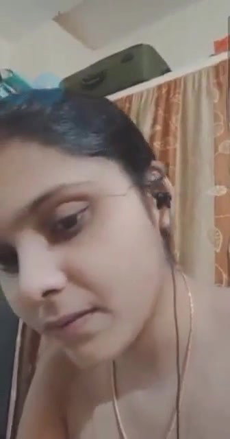 Indian girl topless sex chat with lover