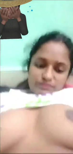Desi girl video chat showing private parts