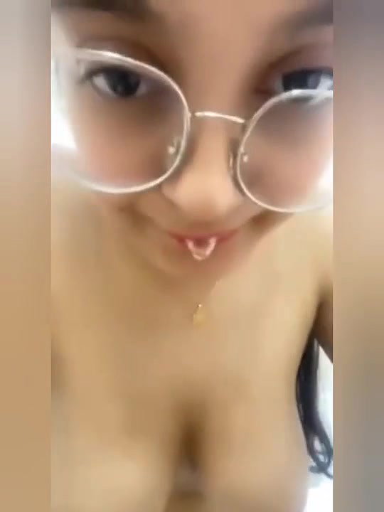 Beautiful Chubby Hijabi Girl Showing