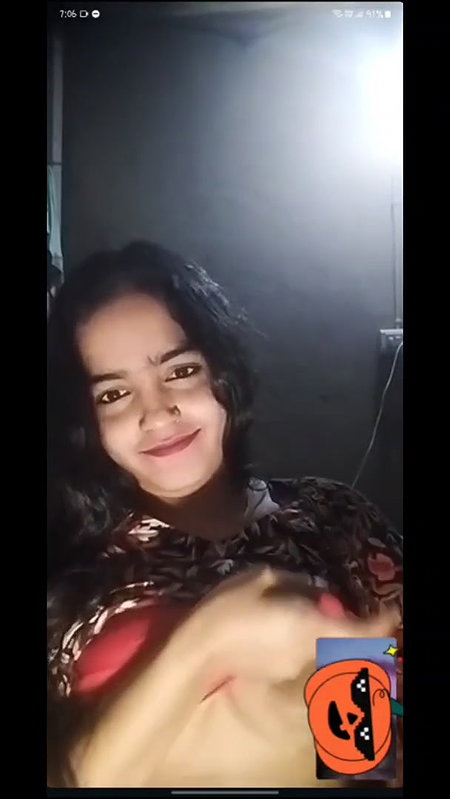 Beautiful Girl Showing on VC