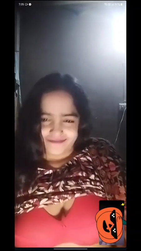 Beautiful Girl Showing on VC